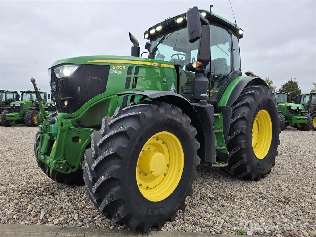 John Deere 6250R الجرارات