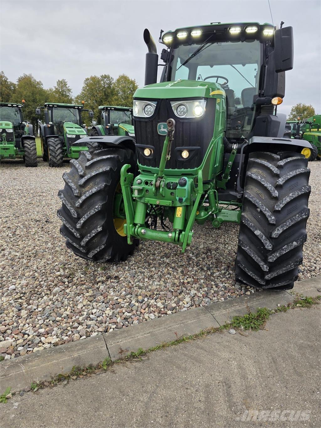 John Deere 6250R الجرارات