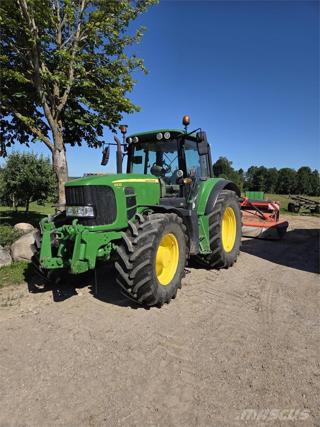 John Deere 6930 الجرارات
