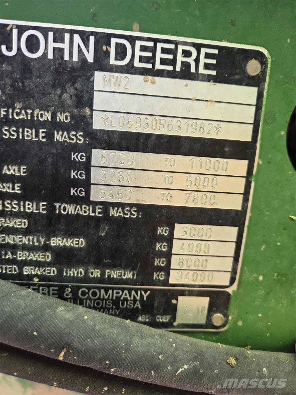 John Deere 6930 الجرارات