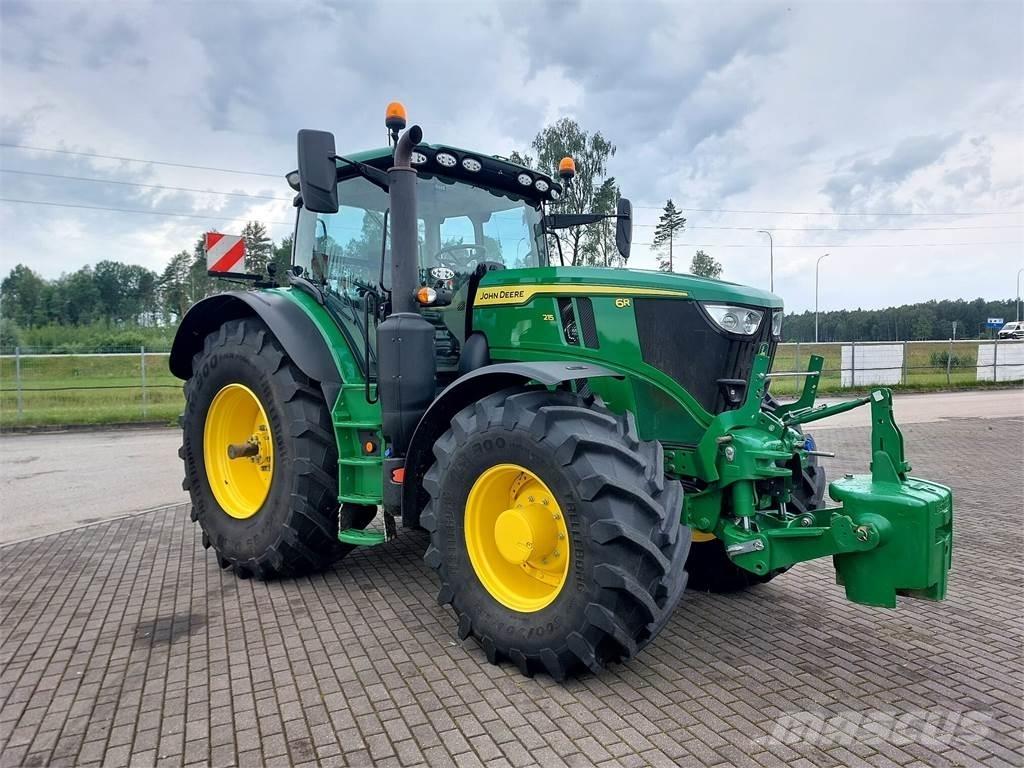 John Deere 6R 215 الجرارات
