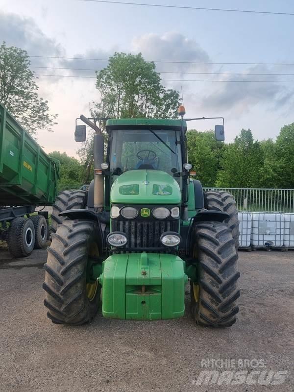 John Deere 7820 الجرارات