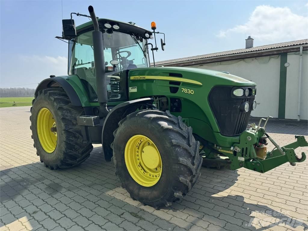 John Deere 7830 الجرارات
