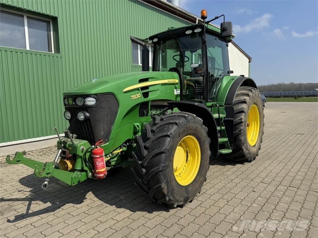 John Deere 7830 الجرارات