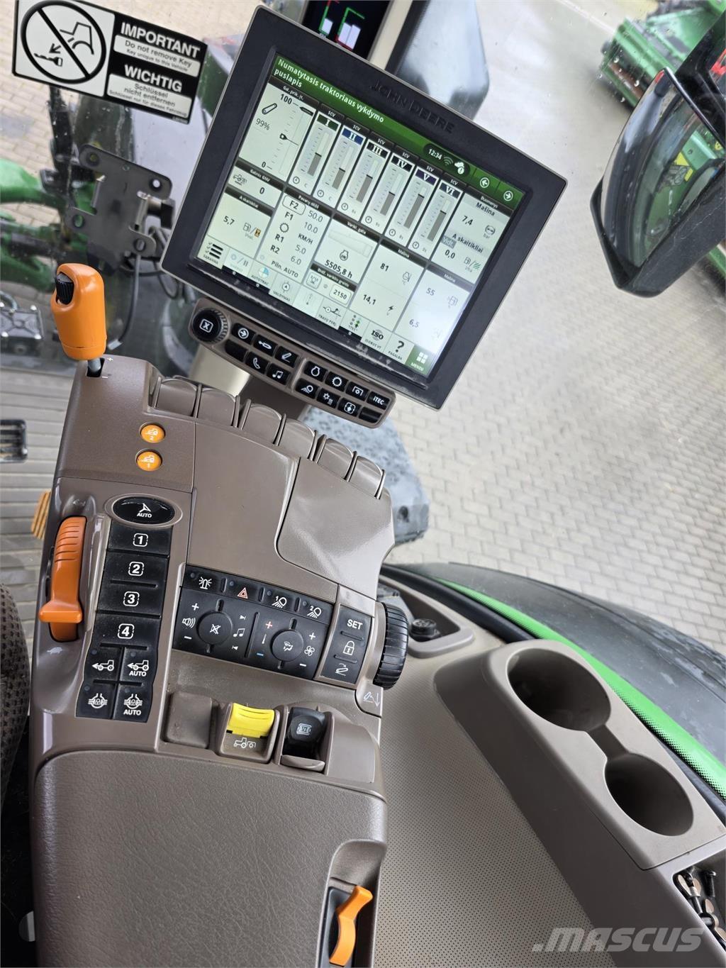 John Deere 8320R الجرارات