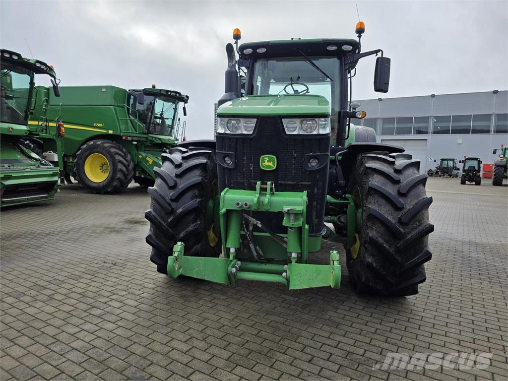 John Deere 8320R الجرارات