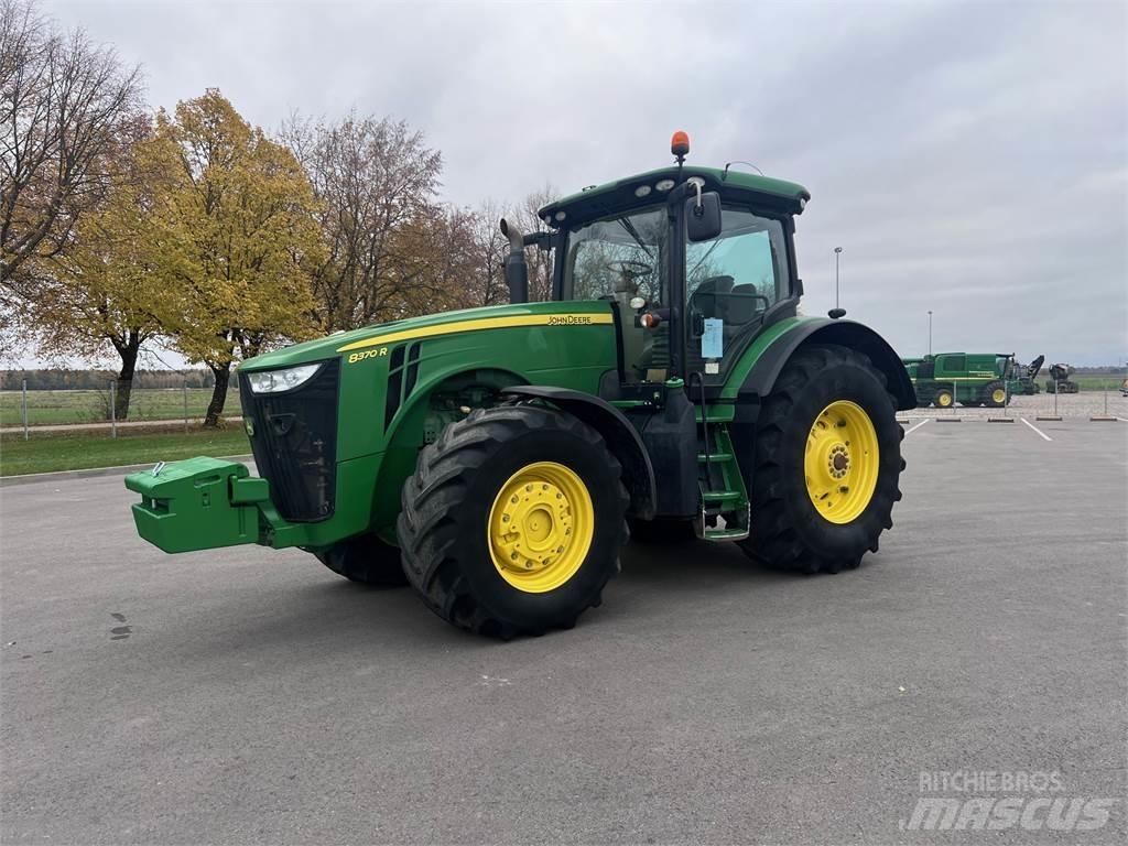 John Deere 8370R الجرارات