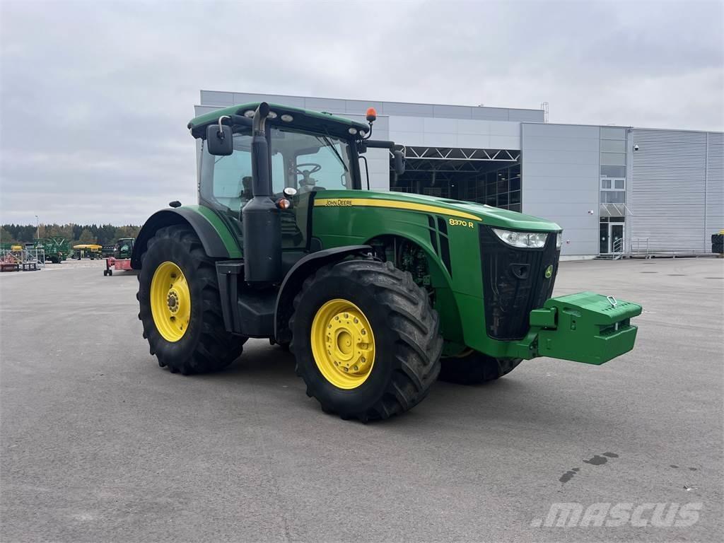 John Deere 8370R الجرارات