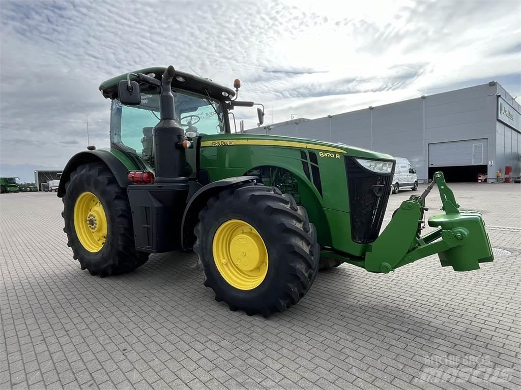 John Deere 8370R الجرارات