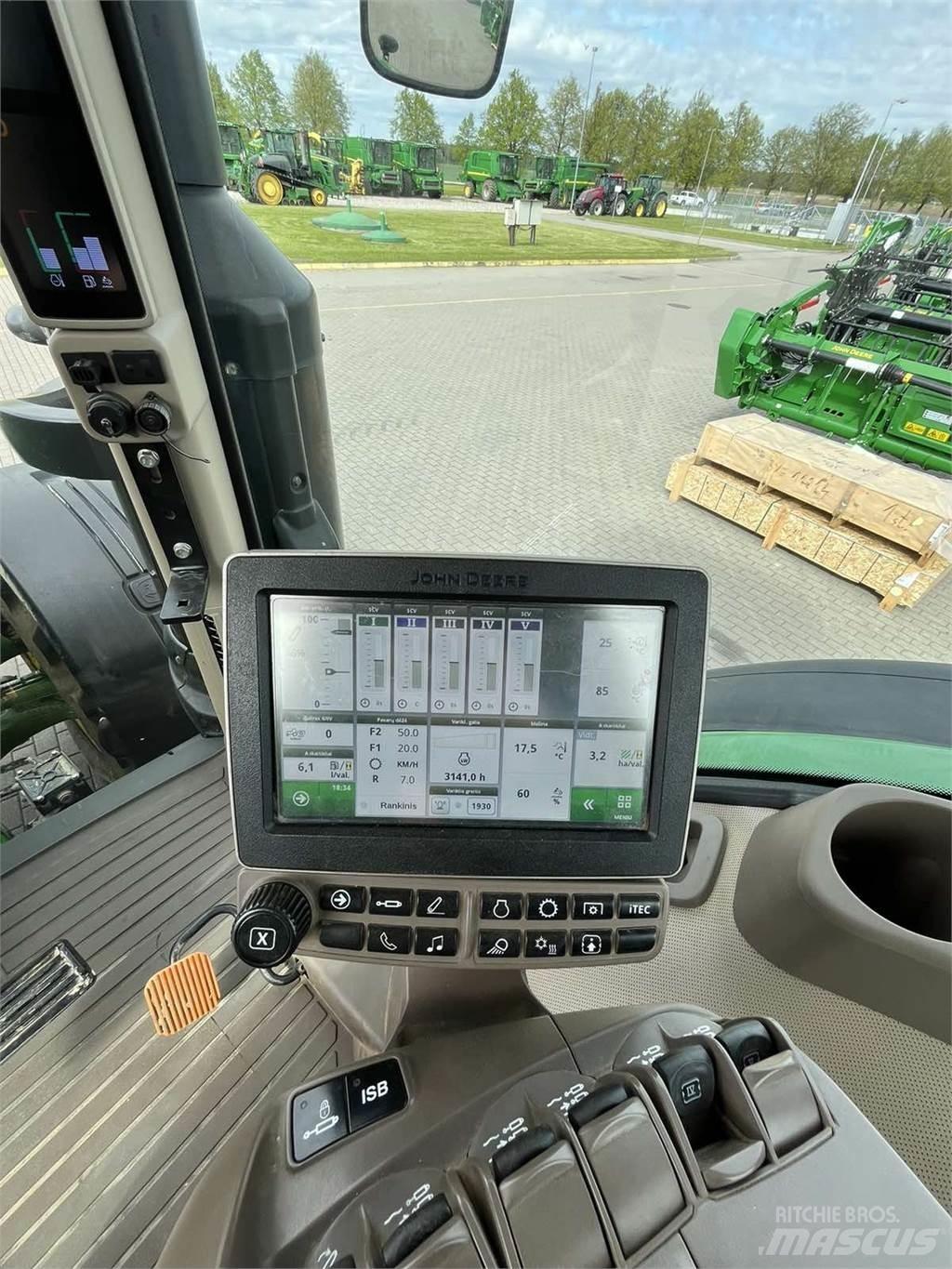 John Deere 8370R الجرارات