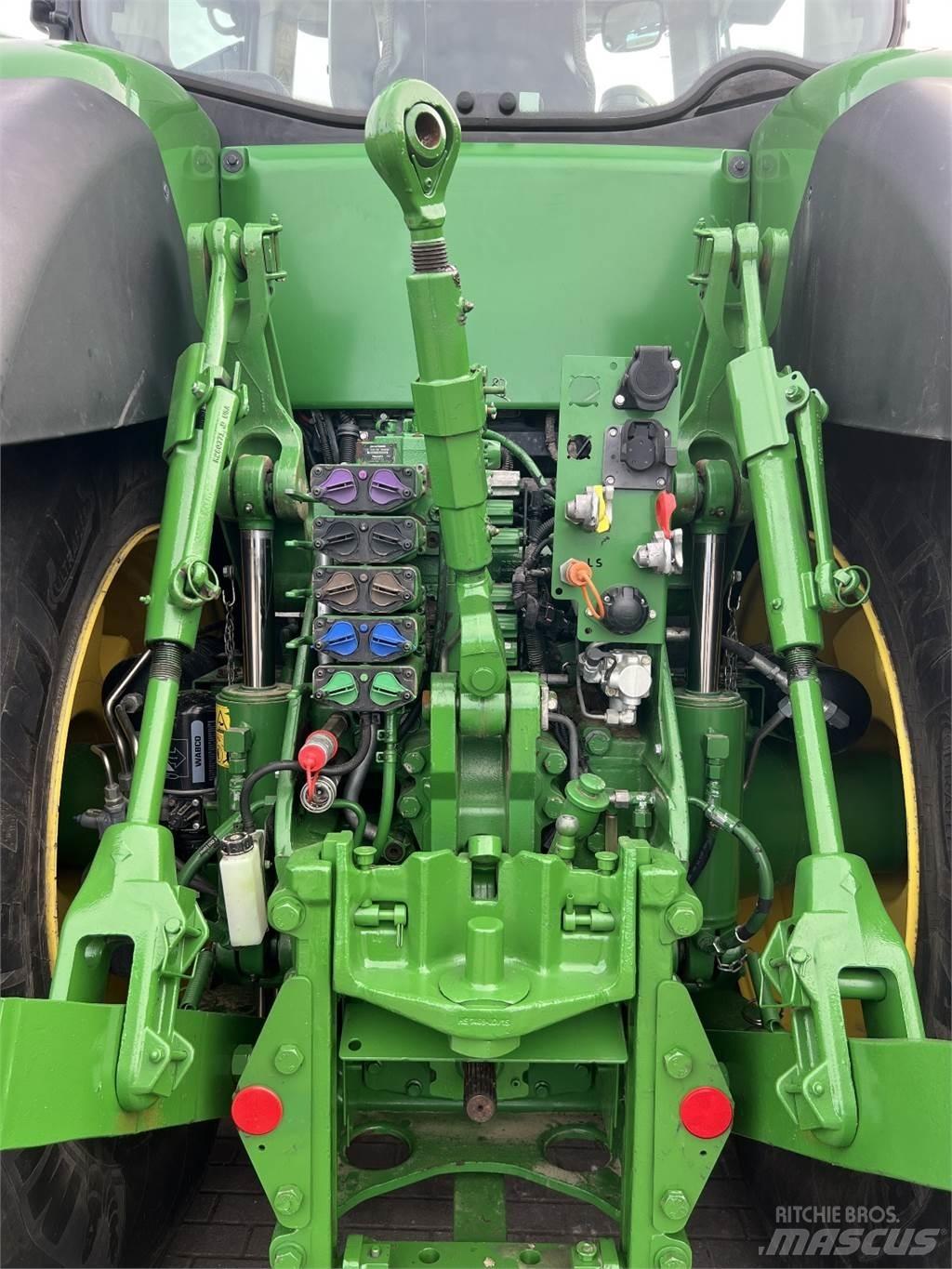 John Deere 8400R الجرارات