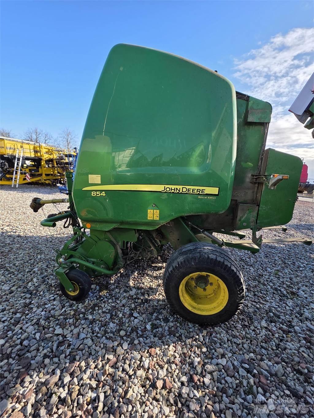 John Deere 854 محزمات مستديرة