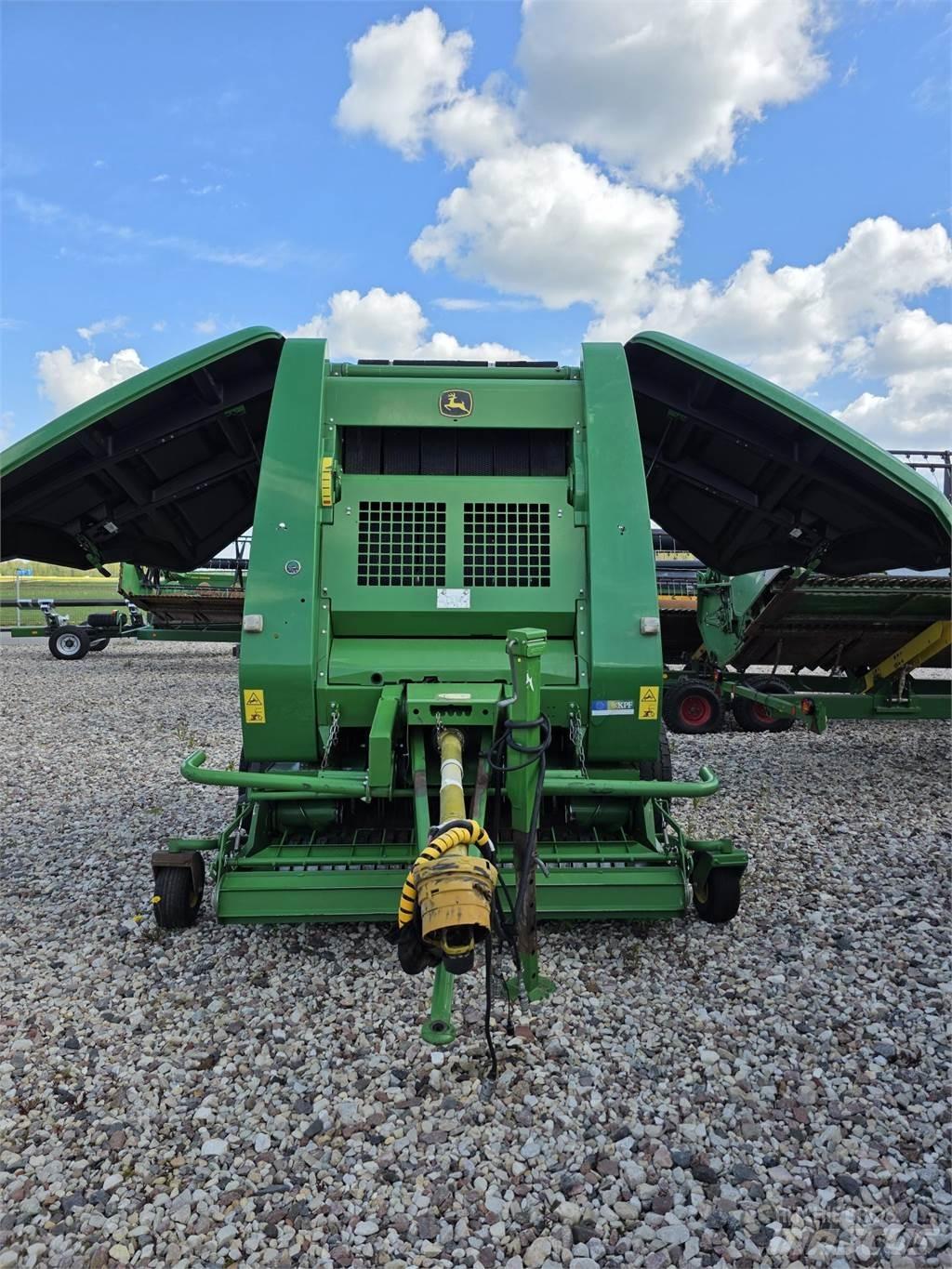 John Deere 854 محزمات مستديرة