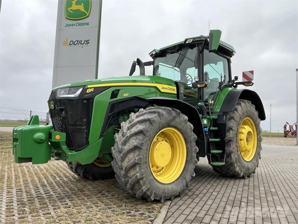 John Deere 8R410 الجرارات