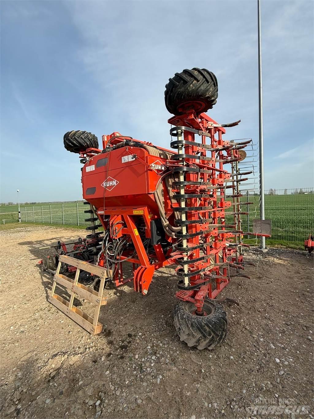 Kuhn MEGANT 600 شاحنات ذات رافعات شوكية - أخرى