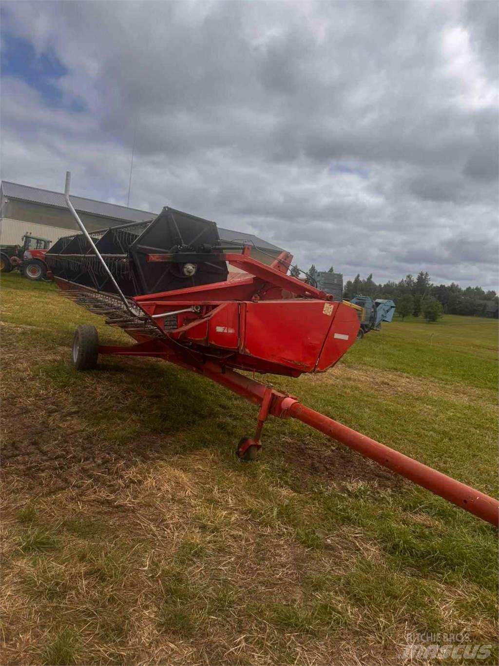 Massey Ferguson 40 حصادات