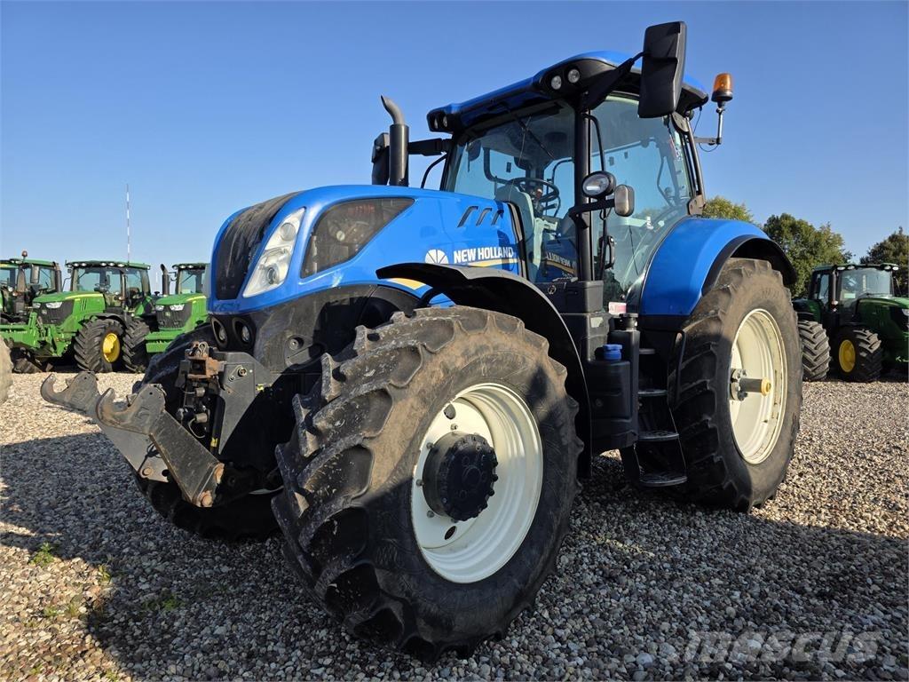 New Holland T7.215S الجرارات