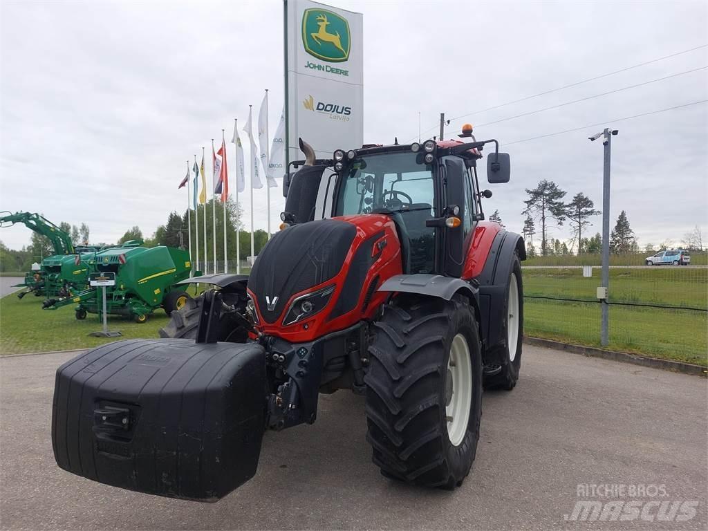 Valtra T234 الجرارات