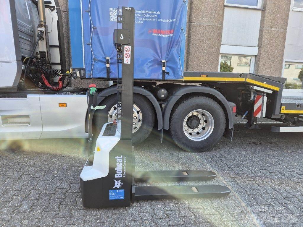 Bobcat LSM12N معدات التكديس الجوالة