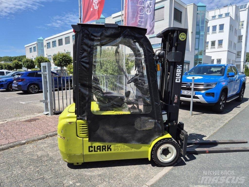 Clark GTX 20 شاحنات ذات رافعات شوكية تعمل بالكهرباء