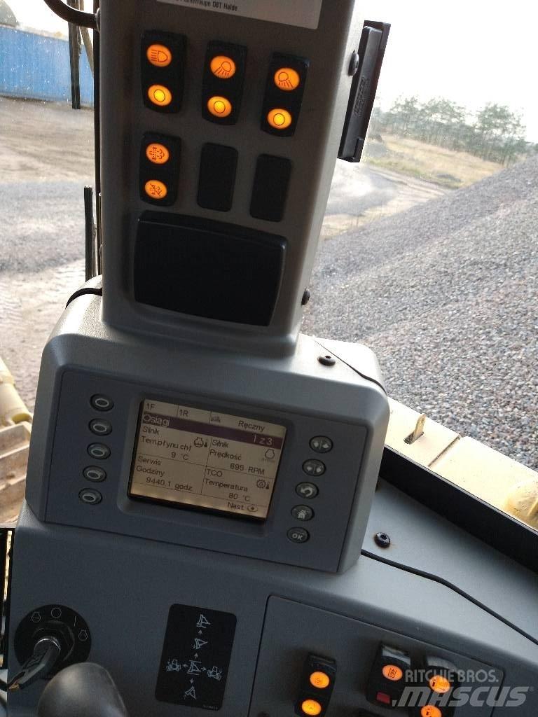 CAT D 8 T بلدوزرات مجنزرة