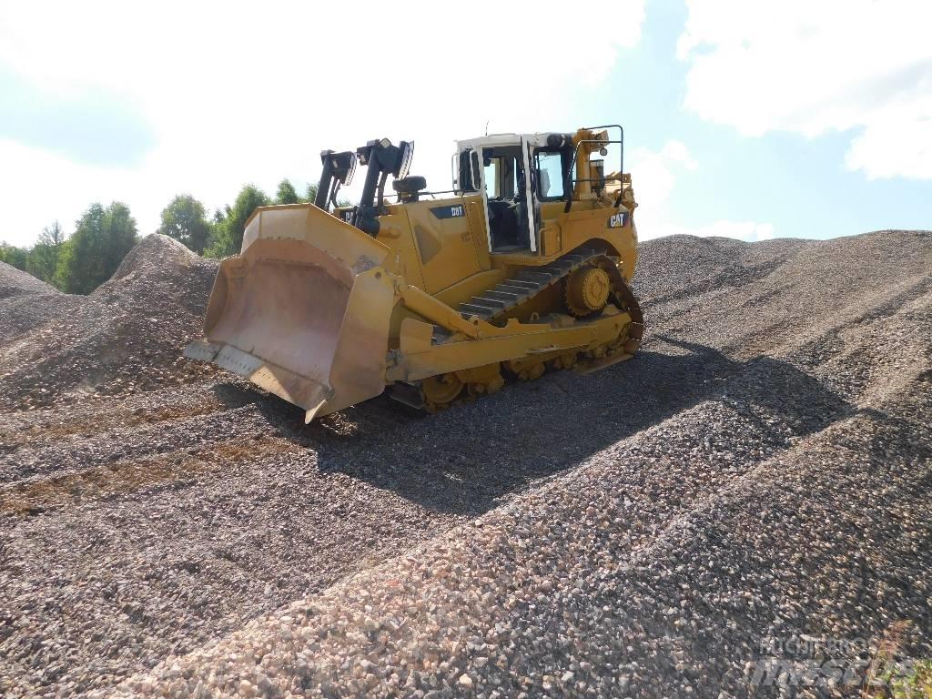 CAT D 8 T بلدوزرات مجنزرة