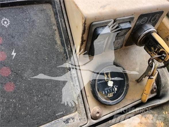 CAT 973 LGP لوادر زحافة