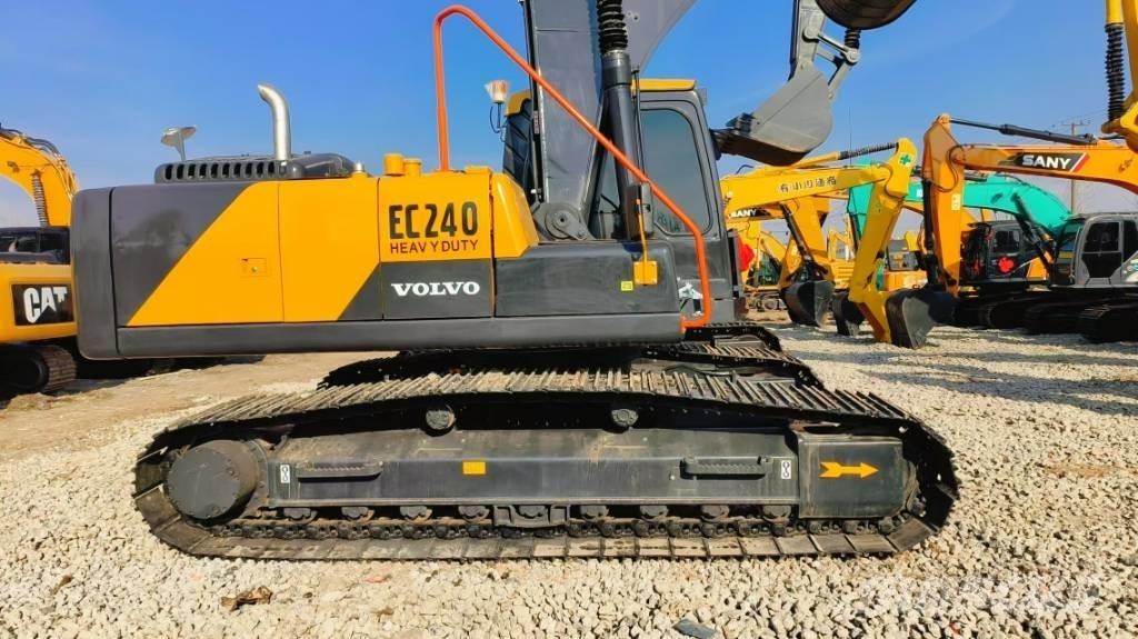 Volvo EC 240 حفارات زحافة
