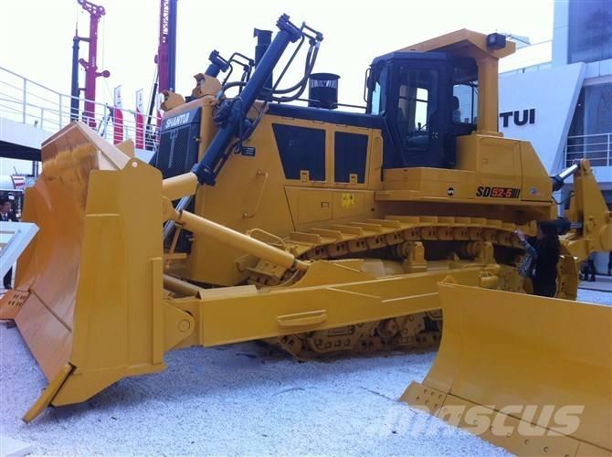 Komatsu D 65 EX-16 بلدوزرات مجنزرة