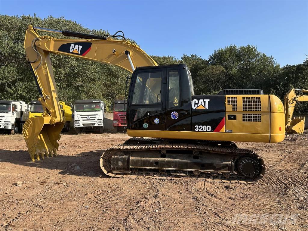 CAT 320 D حفارات زحافة