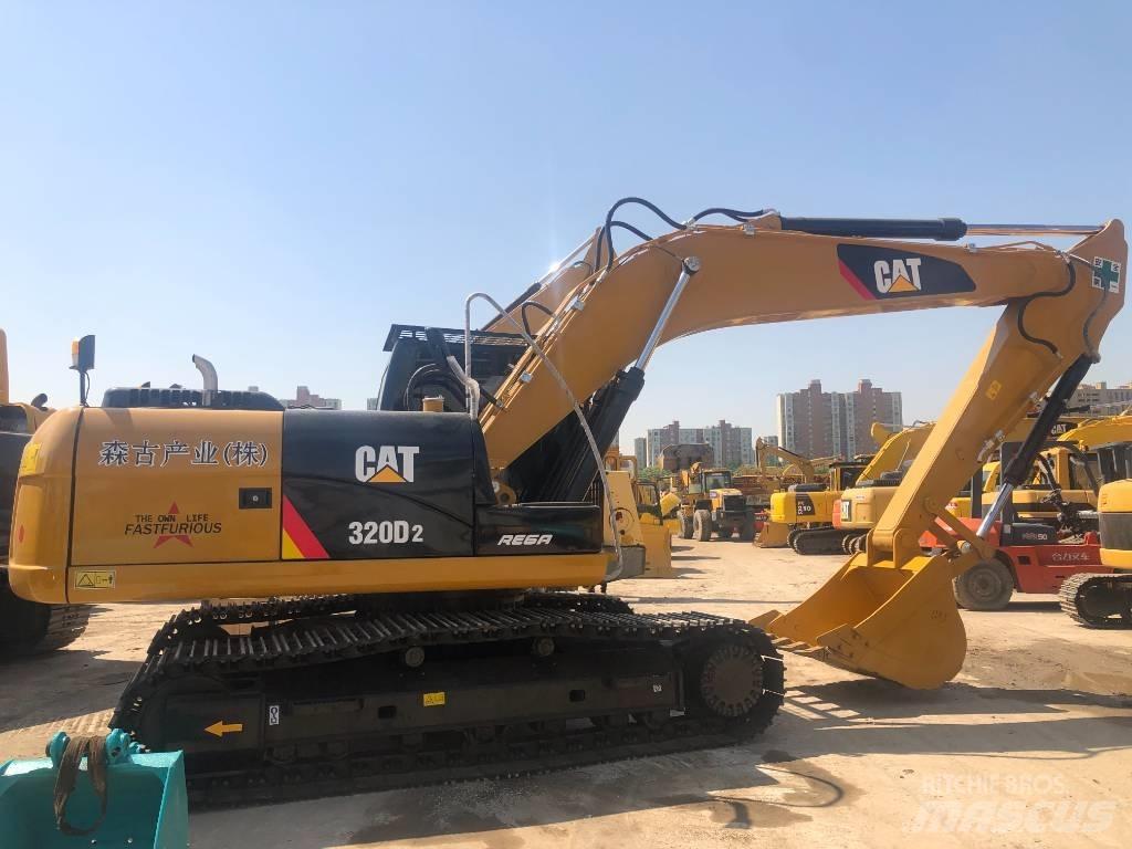 CAT 320 D 2 حفارات وسط 7 طن - 12 طن