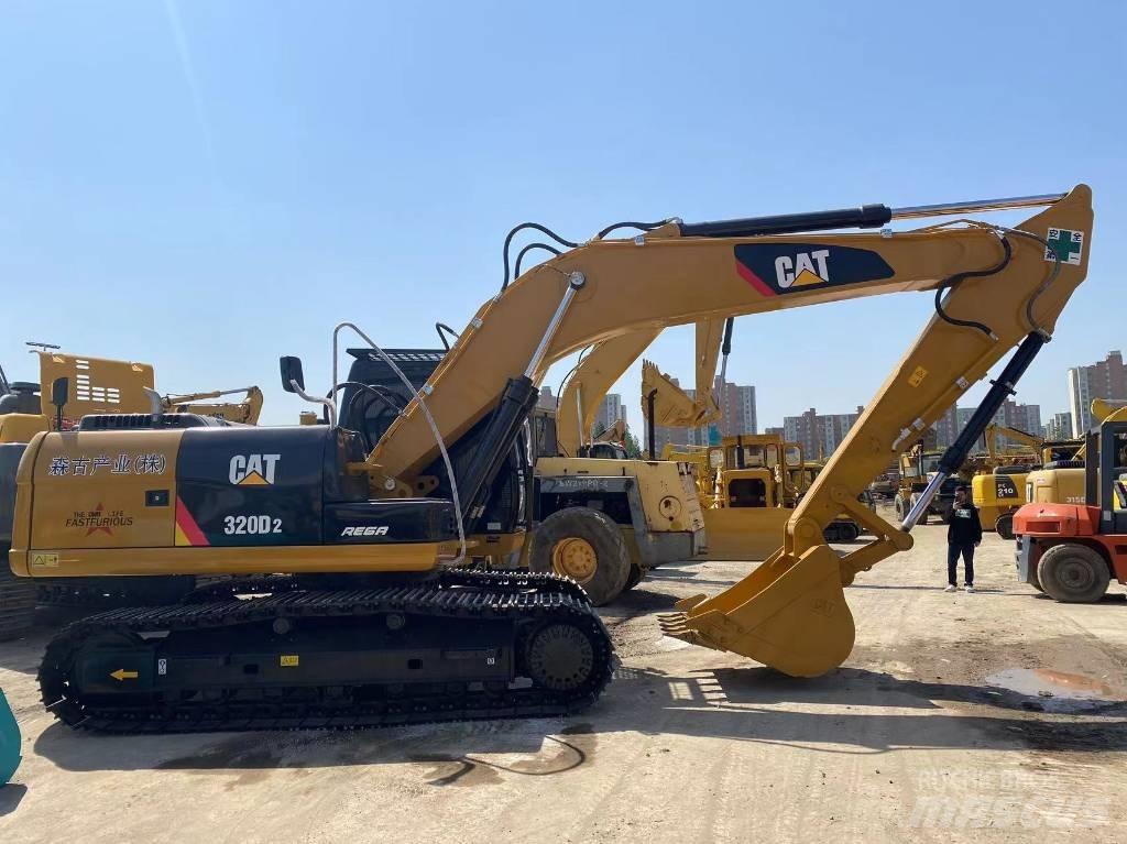 CAT 320 D 2 حفارات وسط 7 طن - 12 طن