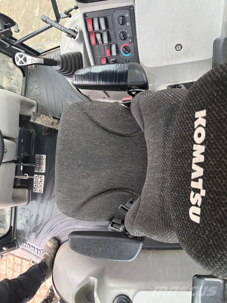 Komatsu WB 97 S لوادر ذات جرافات عكسية