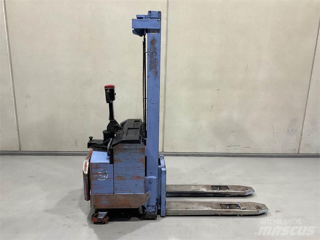 BT LSV 1250 E شاحنات مناولة ذاتية الدفع