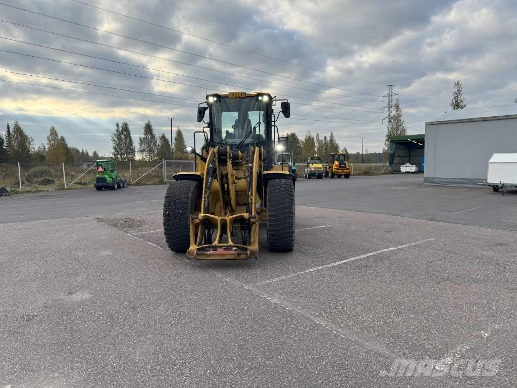 CAT 926M لوادر بعجل