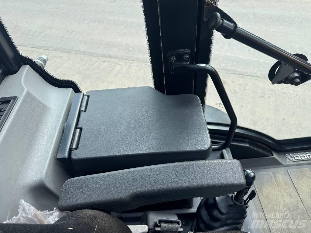 JCB TM 320 S معدات مناولة لأغراض الزراعة