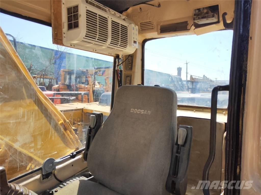 CAT 320B حفارات زحافة