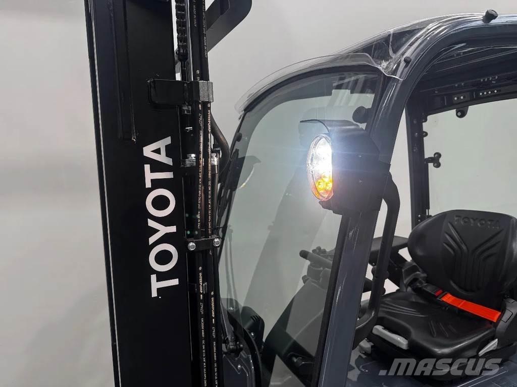 Toyota 8 FBM 20 T شاحنات ذات رافعات شوكية تعمل بالكهرباء
