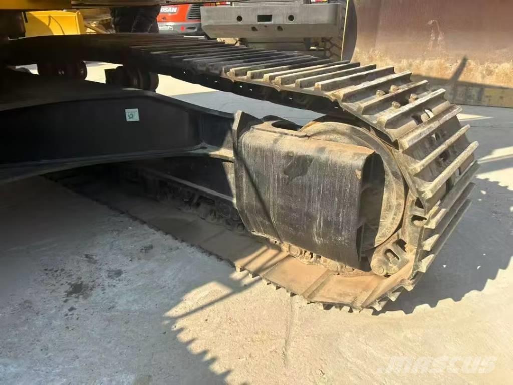 CAT 330D2L حفارات زحافة