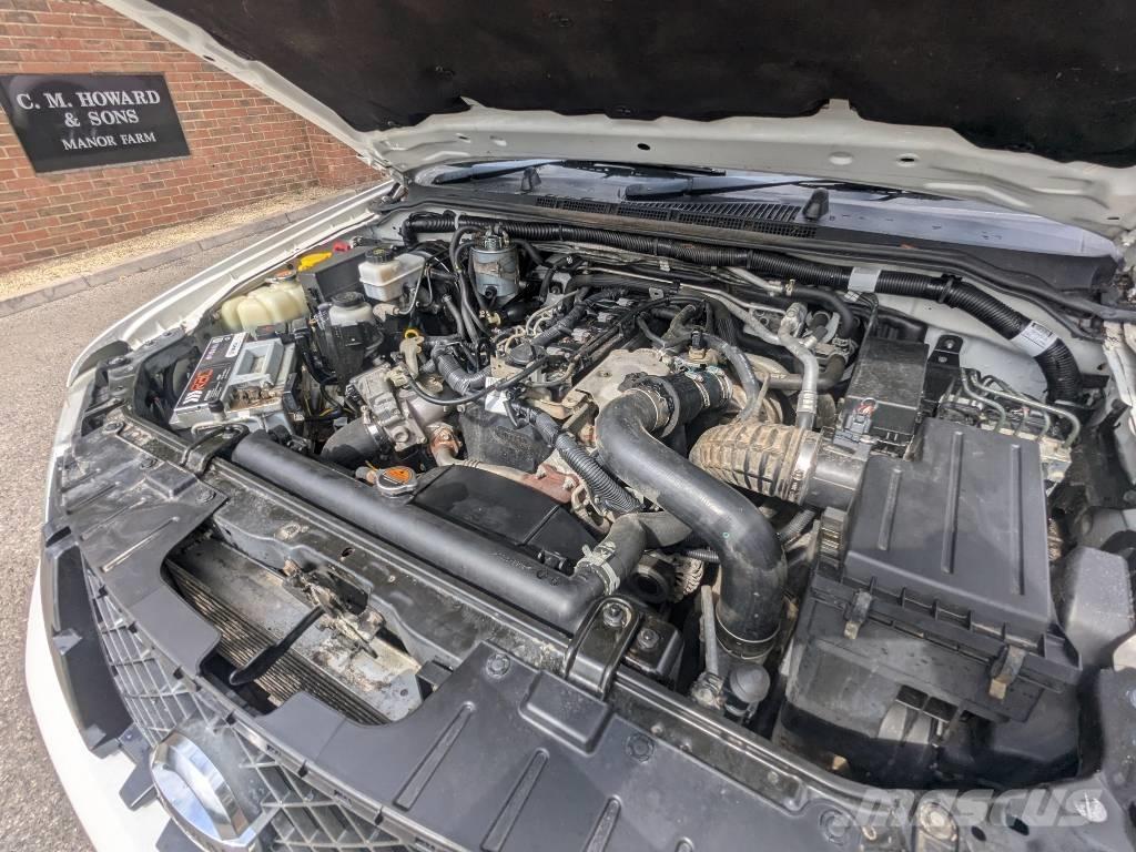 Nissan Navara شاحنات خفيفة/مفصلية الجوانب