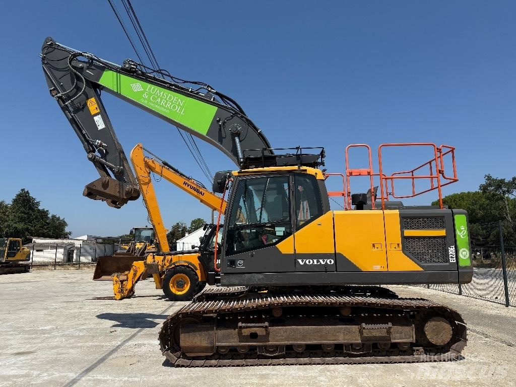 Volvo EC 220 E حفارات زحافة