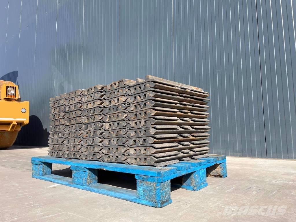 JCB JS240 المسارات والسلاسل والهيكل السفلي