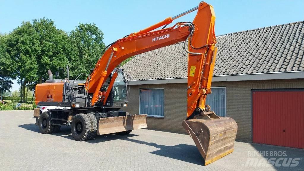 Hitachi ZX220W-5B حفارات بعجل