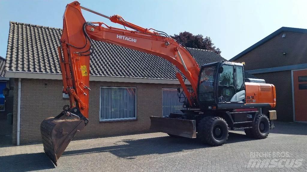 Hitachi ZX220W-5B حفارات بعجل