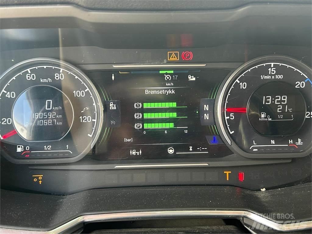 Scania R 650 8X4 شاحنات بمقصورة وهيكل