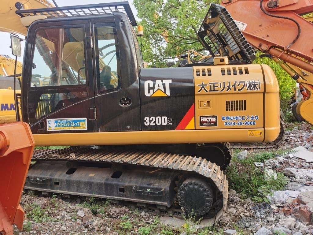 CAT 320 D2 حفارات زحافة