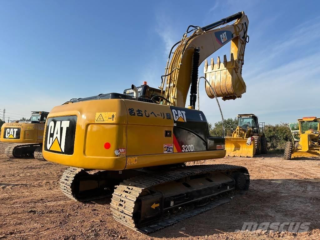 CAT 320 D L حفارات زحافة