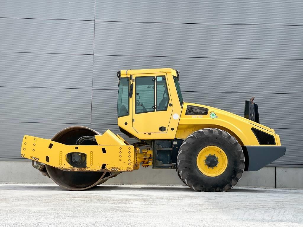 Bomag BW 216 DH-4i مداحل أحادية الأسطوانة