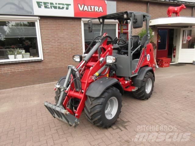 Weidemann 1390 لوادر متعددة الأغراض