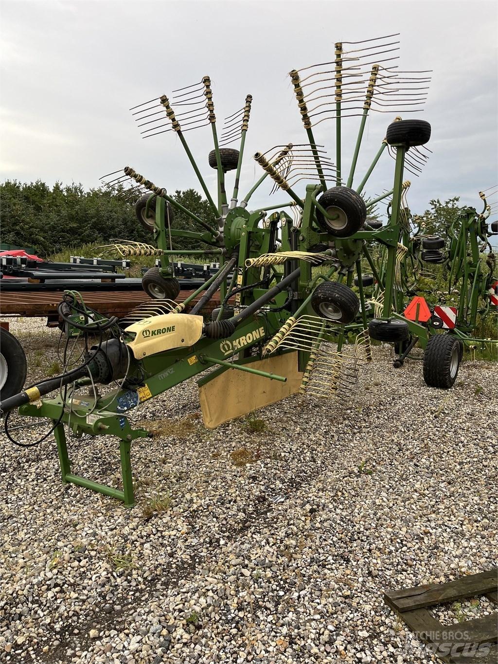 Krone Swadro TC 880 مكابس وميبسات التبن